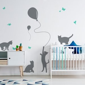 Yokodesign Nástěnná samolepka - stínové obrázky - kočky s balónky barva kočky: šedá, barva doplňky: sv. modrá